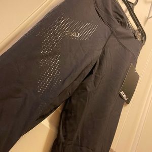 NWT 2XU XS Motion Mid-Rise Compression Tights